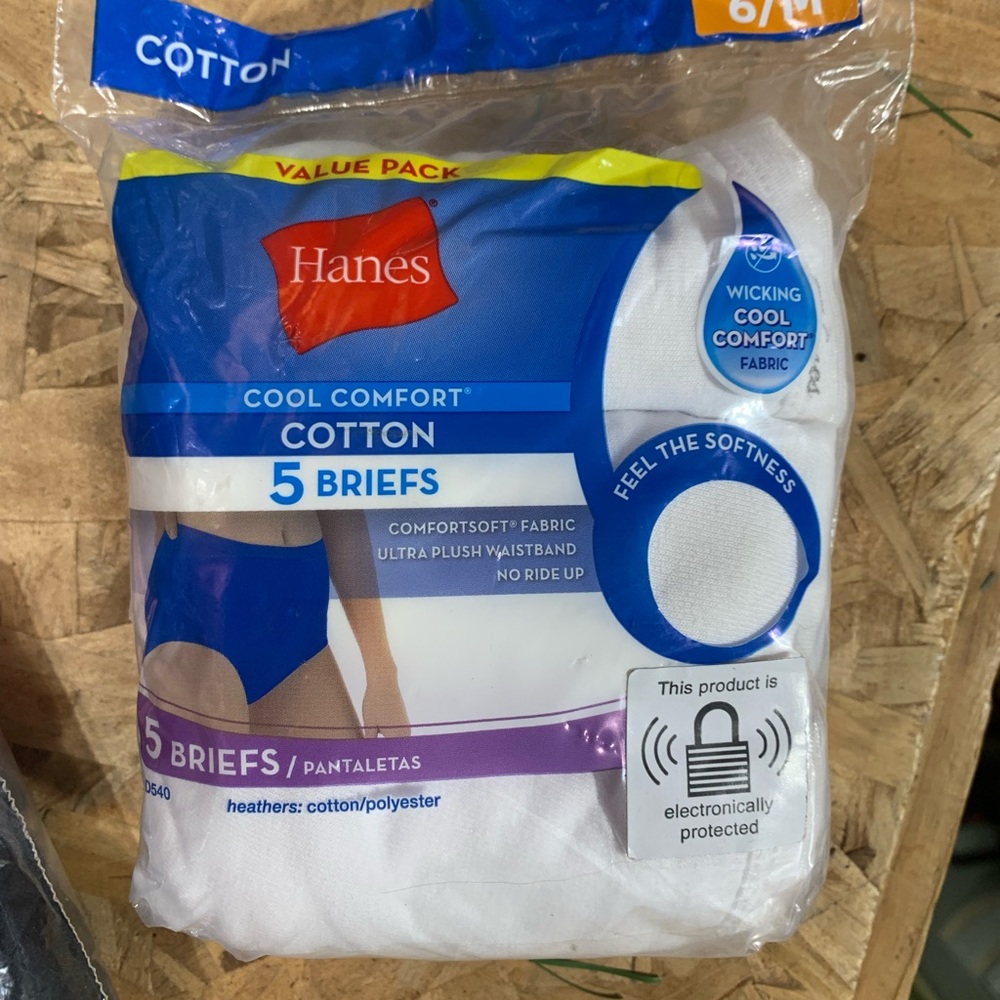 NIP Hanes Briefs Sz 6